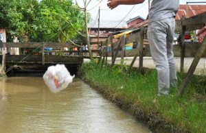 Buang Sampah Sembarangan