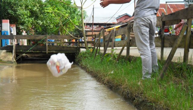 Buang Sampah Sembarangan