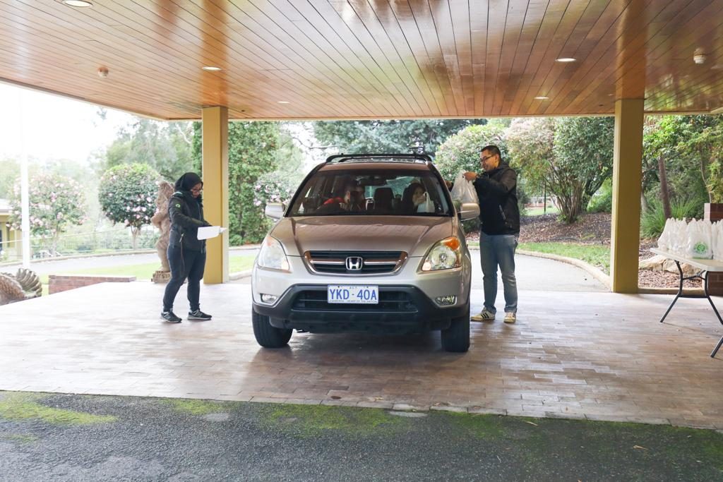 Takjil Drive-Through untuk WNI yang Berpuasa di Canberra