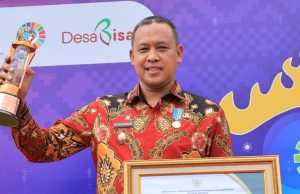 Plt. Wali Kota Bekasi Raih Penghargaan Sebagai Pembina Pengembangan Teknologi Tepat Guna.