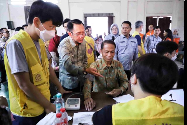 Pj. Bupati Bekasi Dani Ramdan membuka CSR PT. Hankook Tire Indonesia.