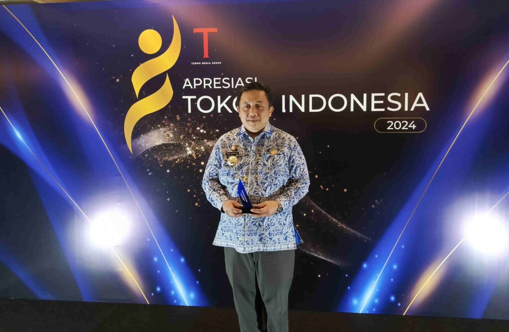 Pj Bupati Bekasi Dedy Supriyadi Terima Penghargaan Apresiasi Tokoh Indonesia 2024