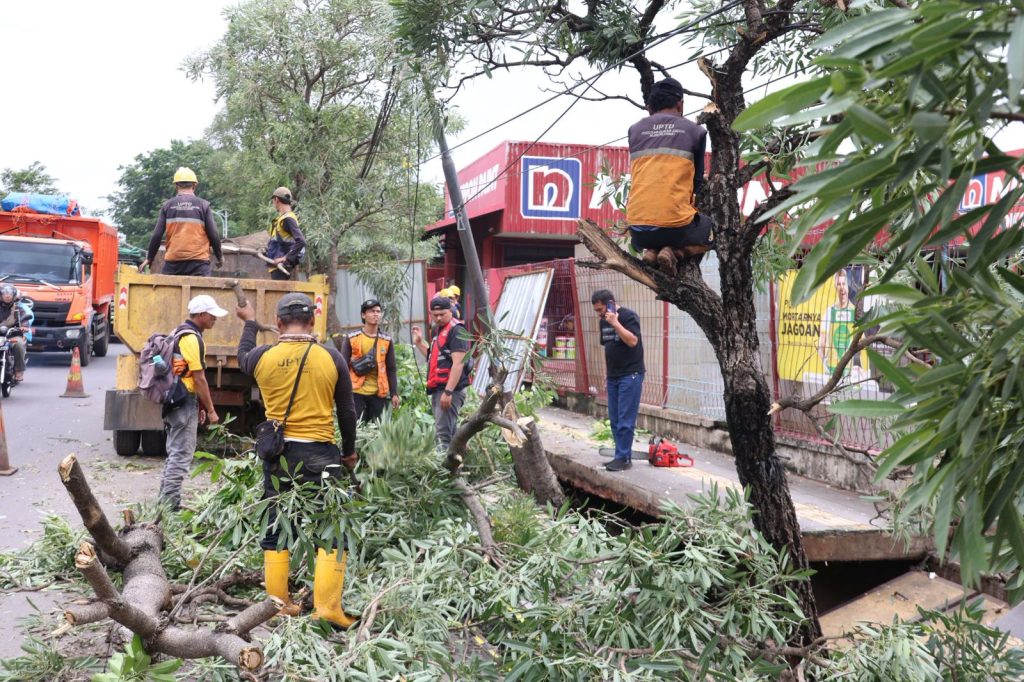 Bahayakan Pengguna Jalan, Wali Kota Bekasi dan Pemprov Jabar Percepat Perbaikan Jalan Narogong Amblas