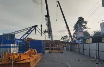 Penutupan Jalan Akibat Pekerjaan Pembanguan Jempatan Kemang Pratama di Perpanjang