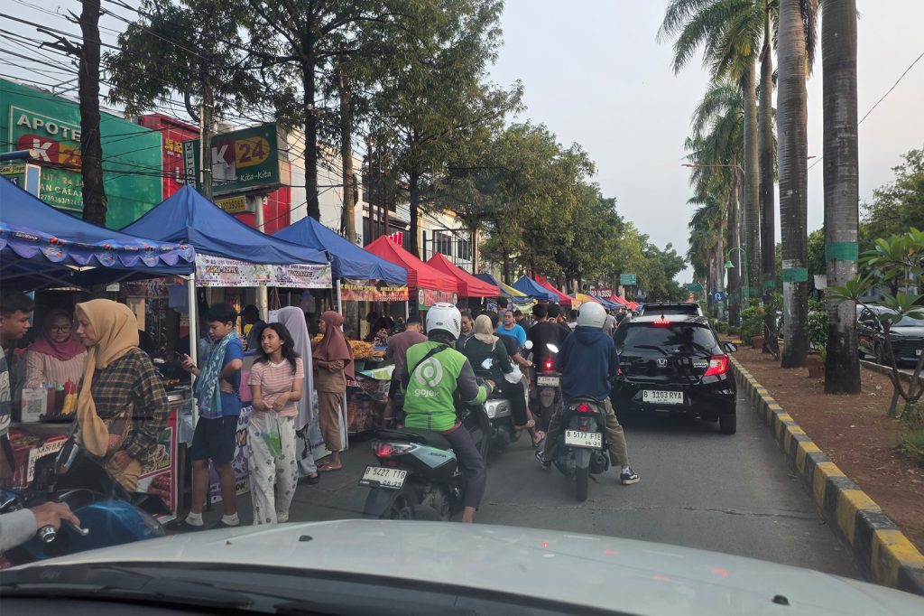 Diakhir Ramadhan Penjual Takjil Masih Ramai Diburu