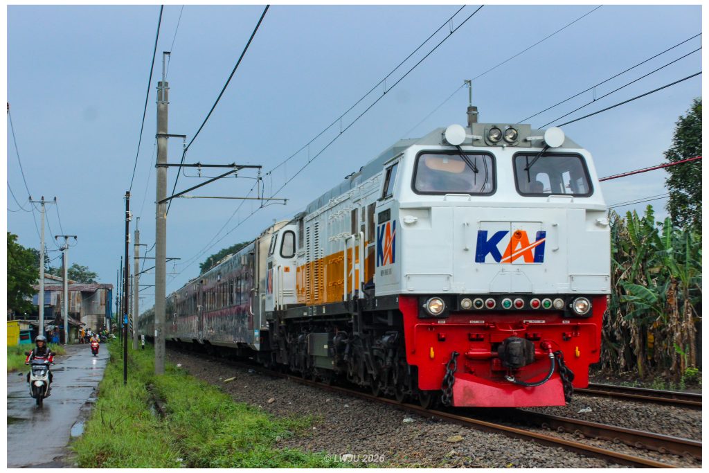 Tragedi di Stasiun Bekasi Timur: KA Argo Bromo Anggrek Tabrak KRL, Evakuasi Korban Berlanjut hingga Dini Hari