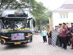 Plt Bupati Asep Surya Atmaja Lepas Kloter Perdana Jamaah Haji Kabupaten Bekasi