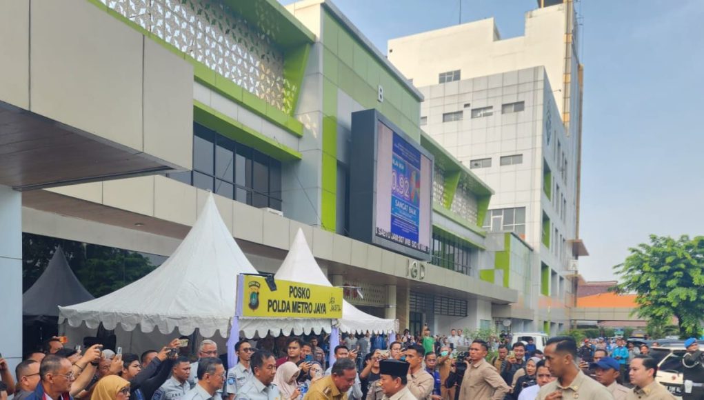 Kecelakaan Kereta Api Bekasi Timur, Walikota Bekasi Dampingi Presiden Jenguk Korban di RSUD Chasbullah Abdulmadjid