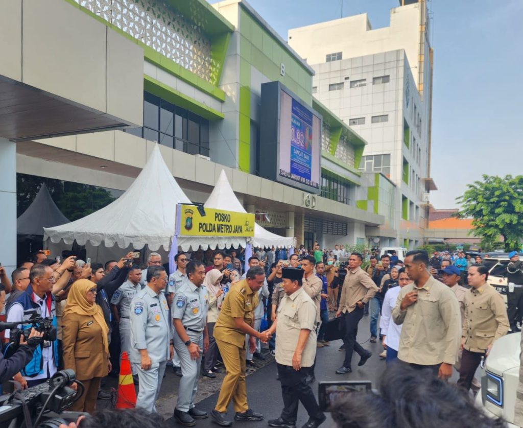 Kecelakaan Kereta Api Bekasi Timur, Walikota Bekasi Dampingi Presiden Jenguk Korban di RSUD Chasbullah Abdulmadjid