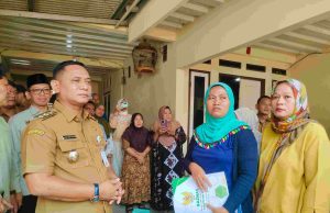 Plt Bupati Bekasi Tanggung Biaya Pengobatan Korban Ledakan Gas di Mekarmukti